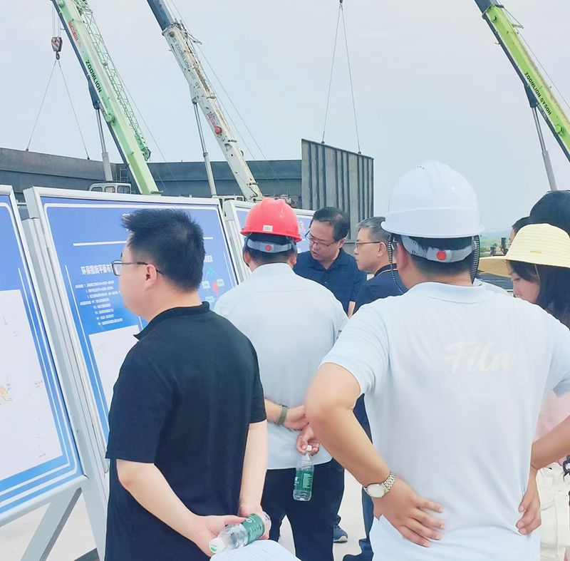 熱烈歡迎(ying)各領導視詧我司承建的(de)南漪湖汚水處理項目
